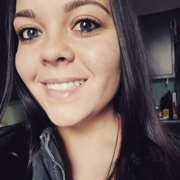 Meet your Posher, Kelsey - Picture 1 of 1